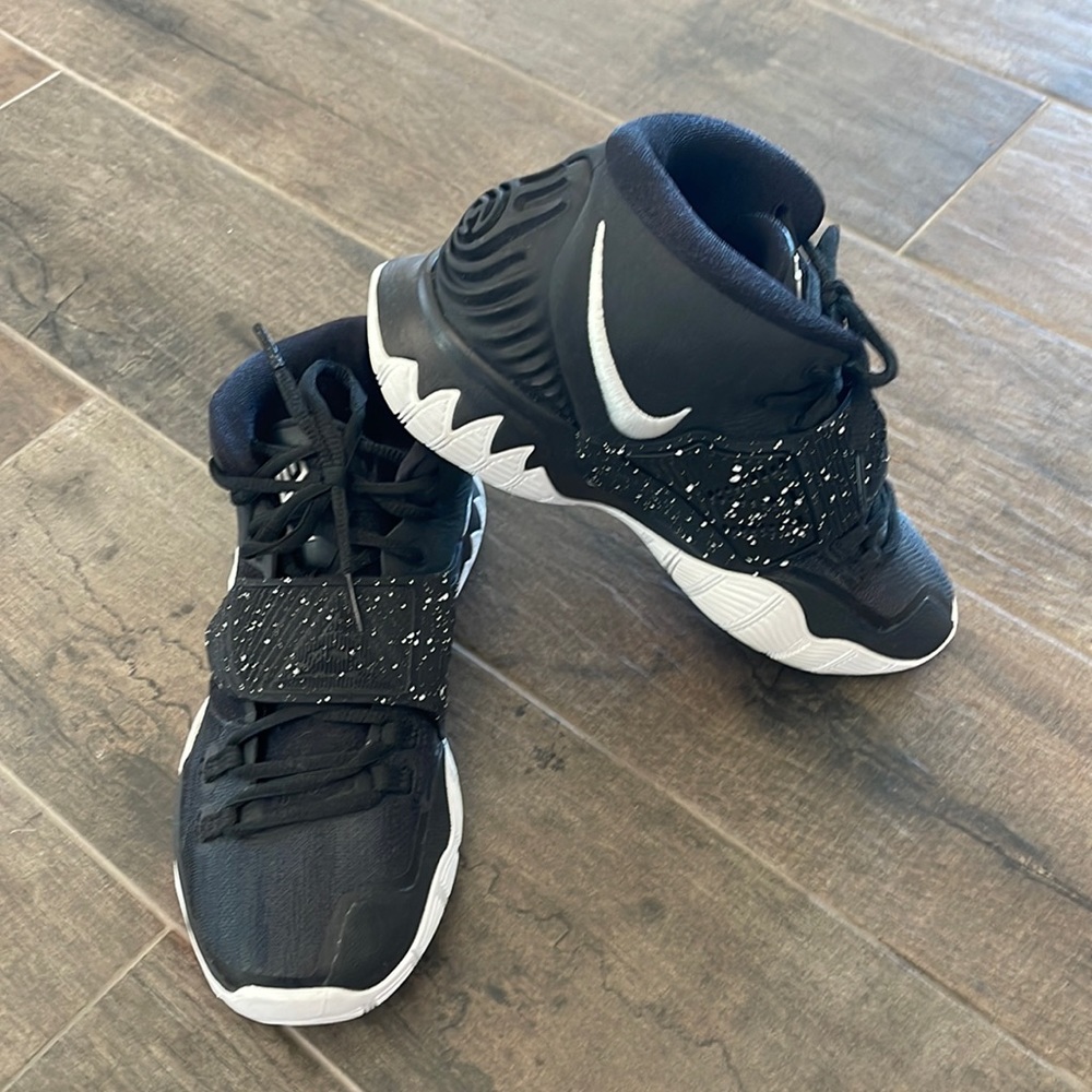 BRAND NEW Nike Kyrie Six Men’s Hightop Sneaker